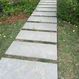 徐州 芝麻黑小区踏步、汀步石铺装效果