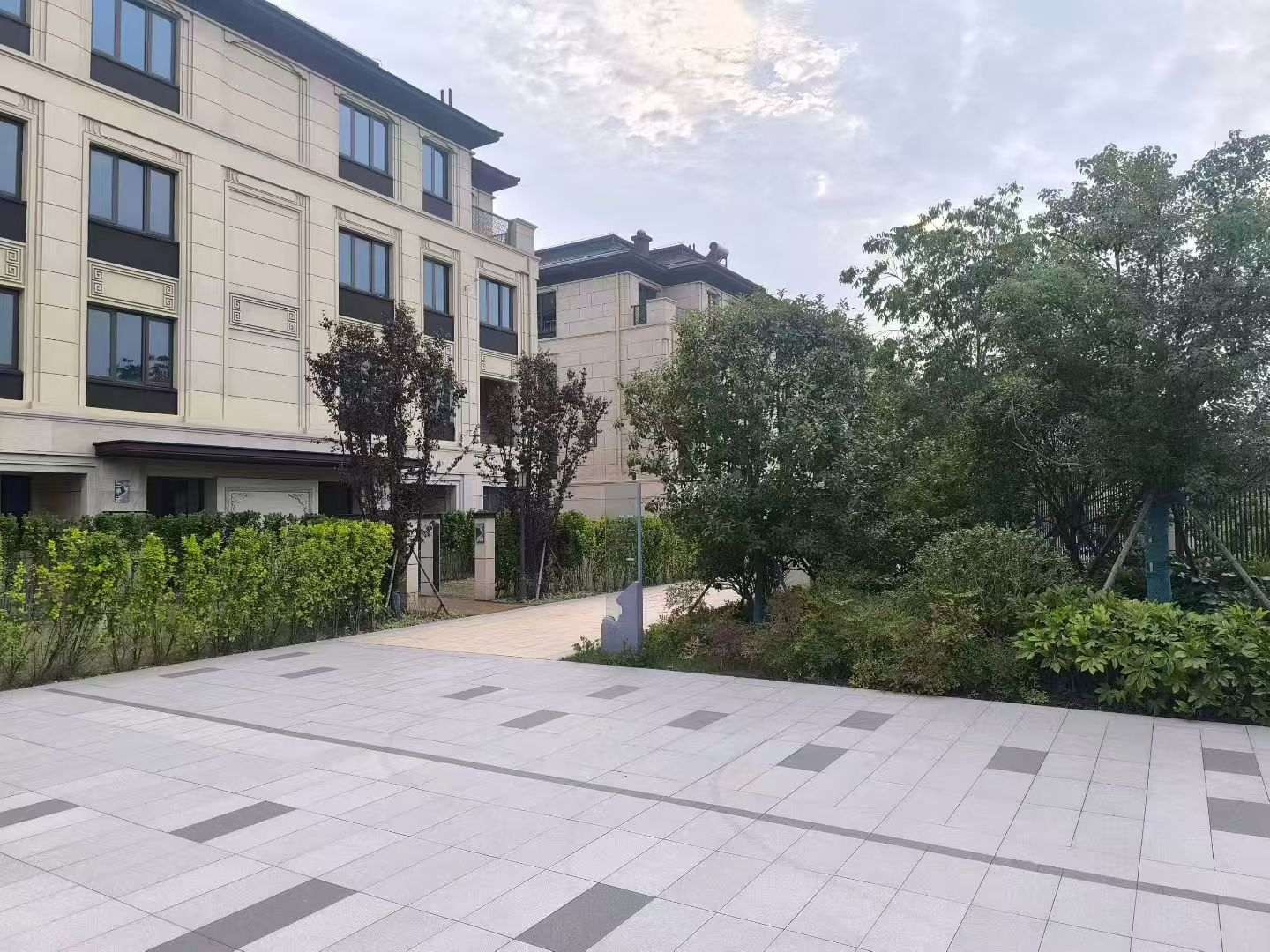 徐州 芝麻白与芝麻白搭配铺装，尺寸1200*600