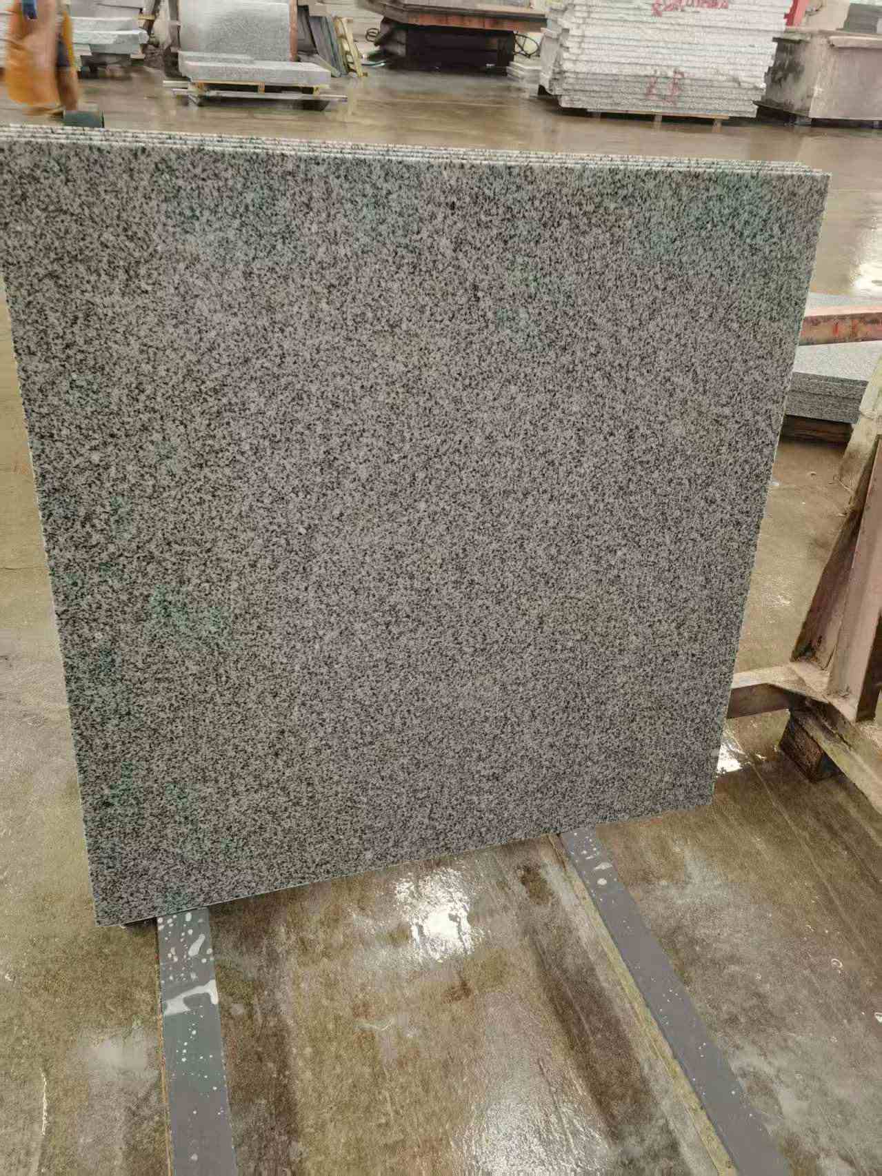 徐州 芝麻白光面900*900，高地铁标准