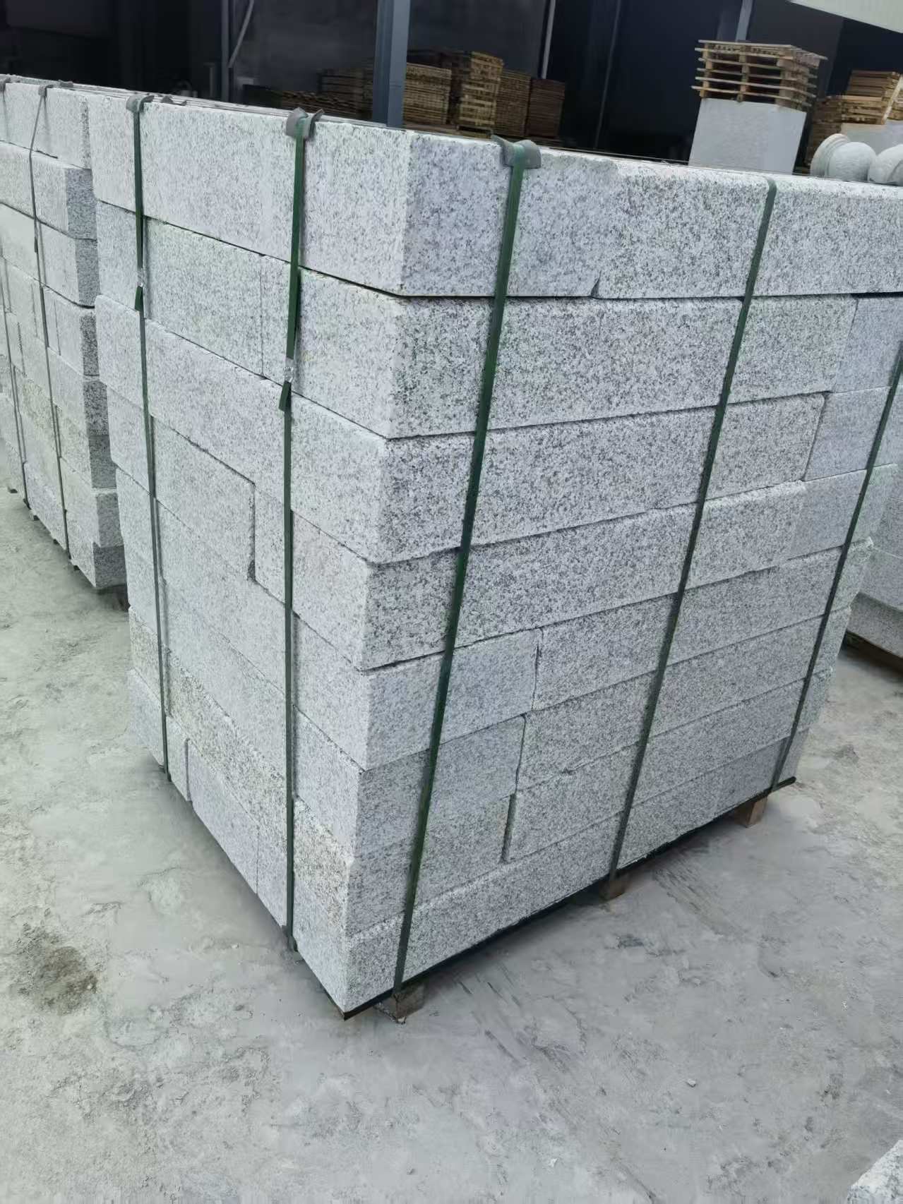 徐州 芙蓉白火烧两面路沿石